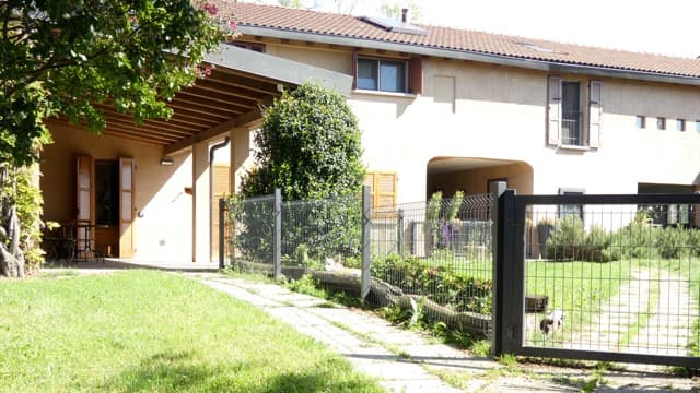 Immagine di Vivai Natura (Azienda agricola, agriturismo - pernottamento in alloggi indipendenti) a Basiglio, Lombardia