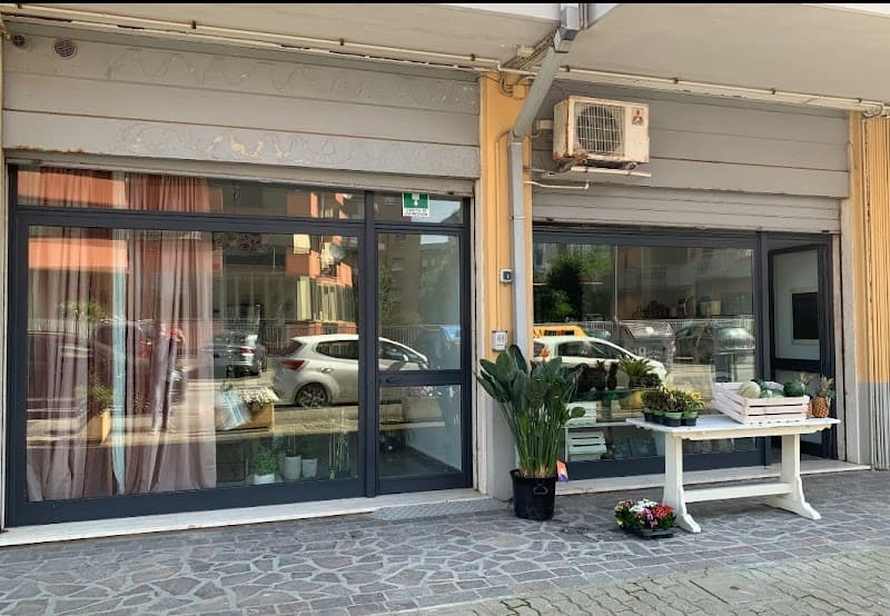 Immagine di Flowers and fruits. Frutta Lido Adriano Ravenna. Vendita diretta e consegna a domicilio a Ravenna, Emilia-Romagna